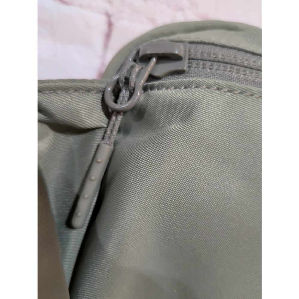 Lululemon 2L Everywhere Belt Bag Shiny Olive Army Green - Picture 6 of 12